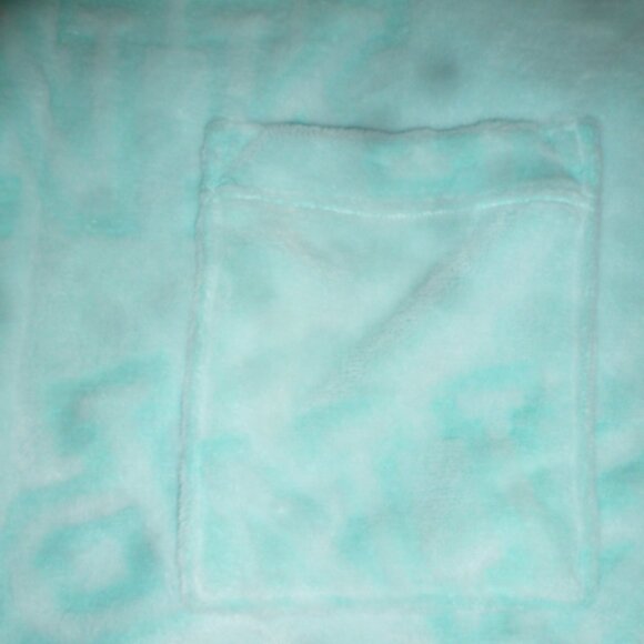 PINK Victoria’s Secret Plush Robe – Light Blue w/ Pink Prints – XS - Picture 13 of 14